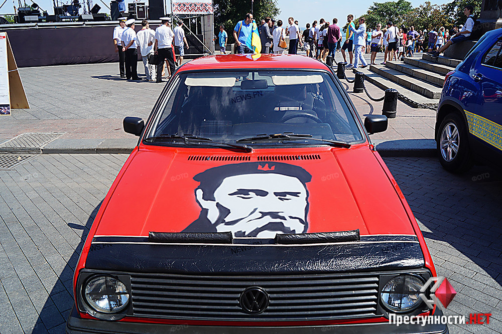 30 лет независимости Украины: фото самых патриотичных авто 3