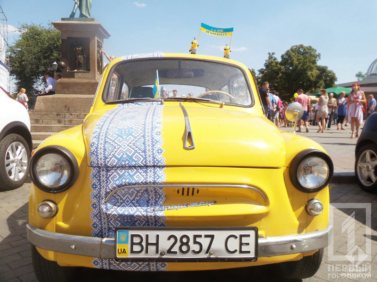 30 лет независимости Украины: фото самых патриотичных авто 5