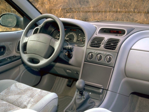 Renault Laguna 2 с пробегом: обманчивая оцинковка, коварный ключ-карта и плохая проводка