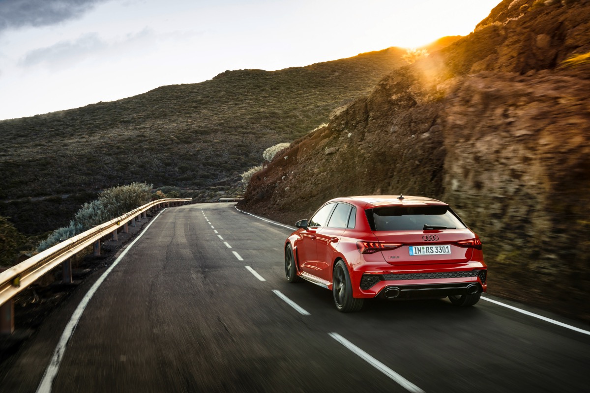 Audi представила RS3 нового поколения